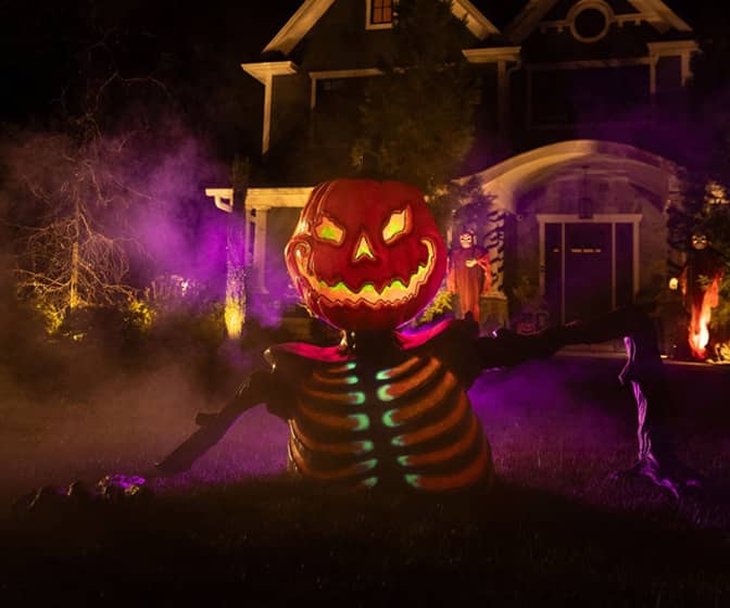 Giant Pumpkin Skeleton Groundbreaker Statue
