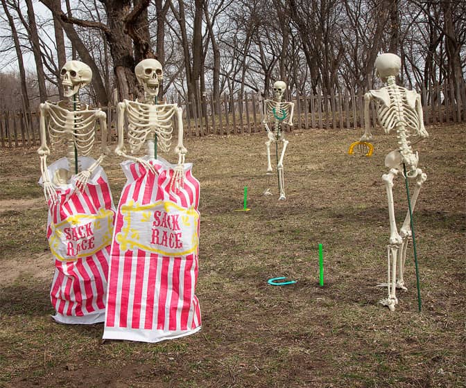 Halloween Skeletons Playing Yard Games Decorating Kit