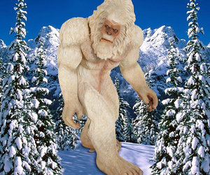 Lifesize Abominable Snowman / Yeti Statue