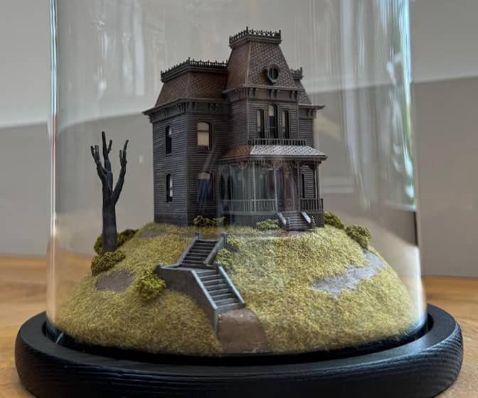 PSYCHO Bates House - Handmade Miniature Model Under a Glass Dome