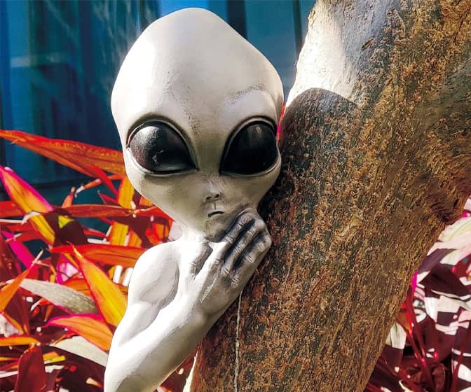 Spooky Lurking Grey Alien Tree Mount Decoration