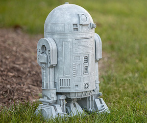 Star Wars R2-D2 Lawn Ornament