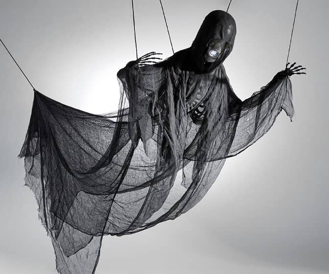 Terrifying Life-Sized Dementor Replica From Harry Potter