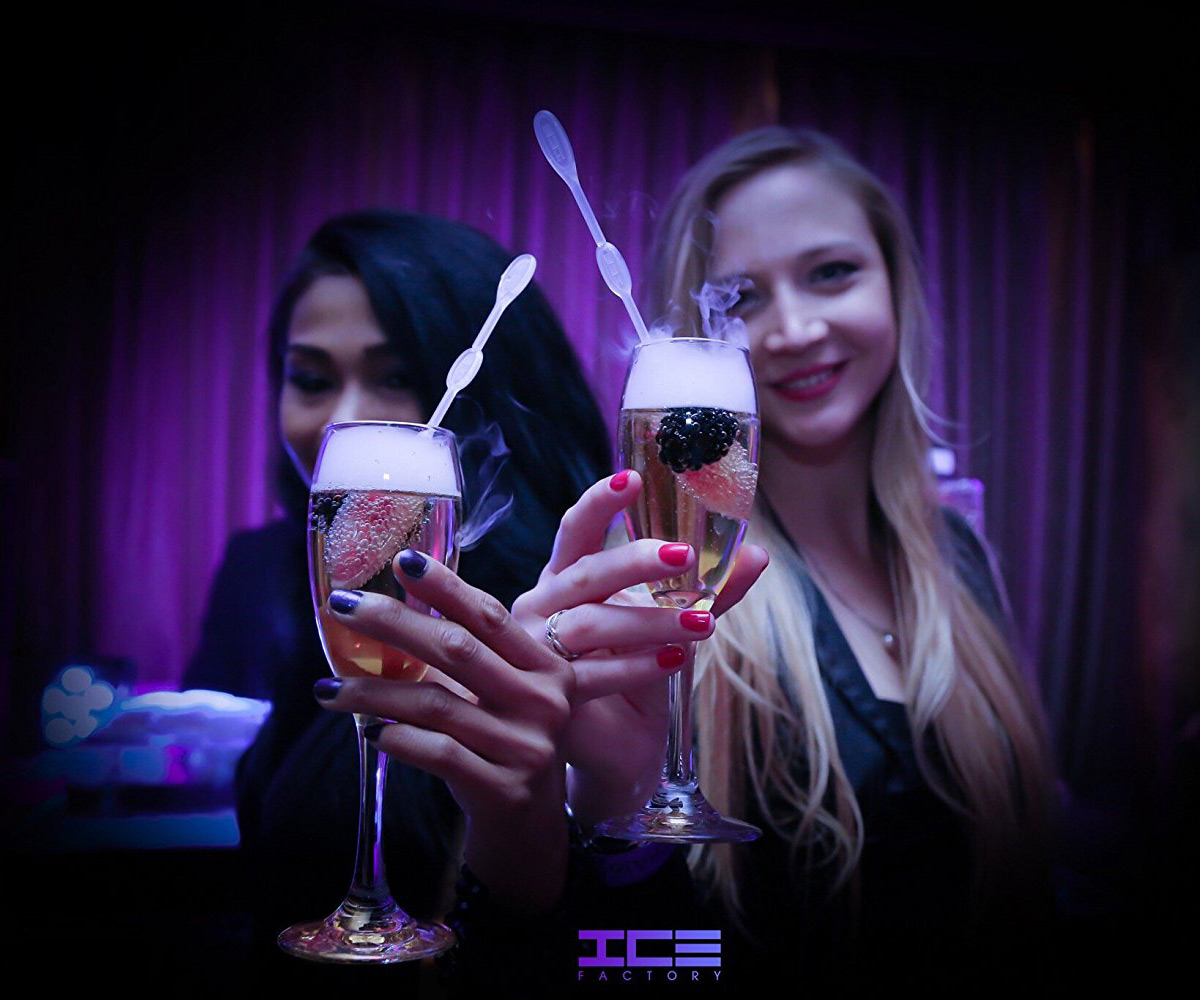 ICICLE - Dry Ice Drink Stirrers Create Smoky Cocktail Effects | The