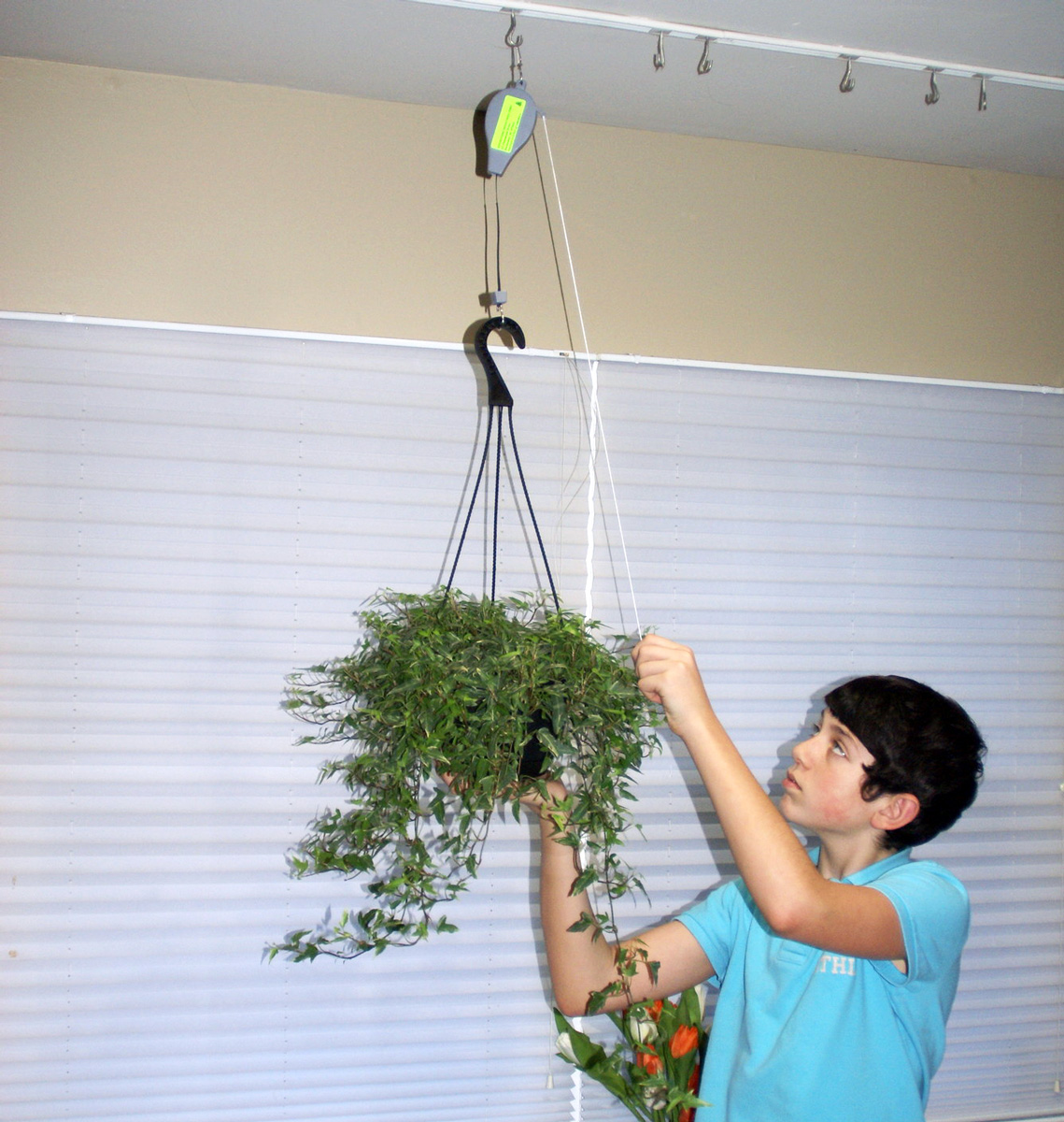 Vaugan Retractable Pulley Hook Hanging Pull Down Hanger For Flower Plant Baskets Garden for Hanging Basket Pots and Birds Feeder
