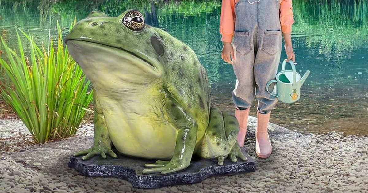 Gigantic Green Frog Statue The Green Head