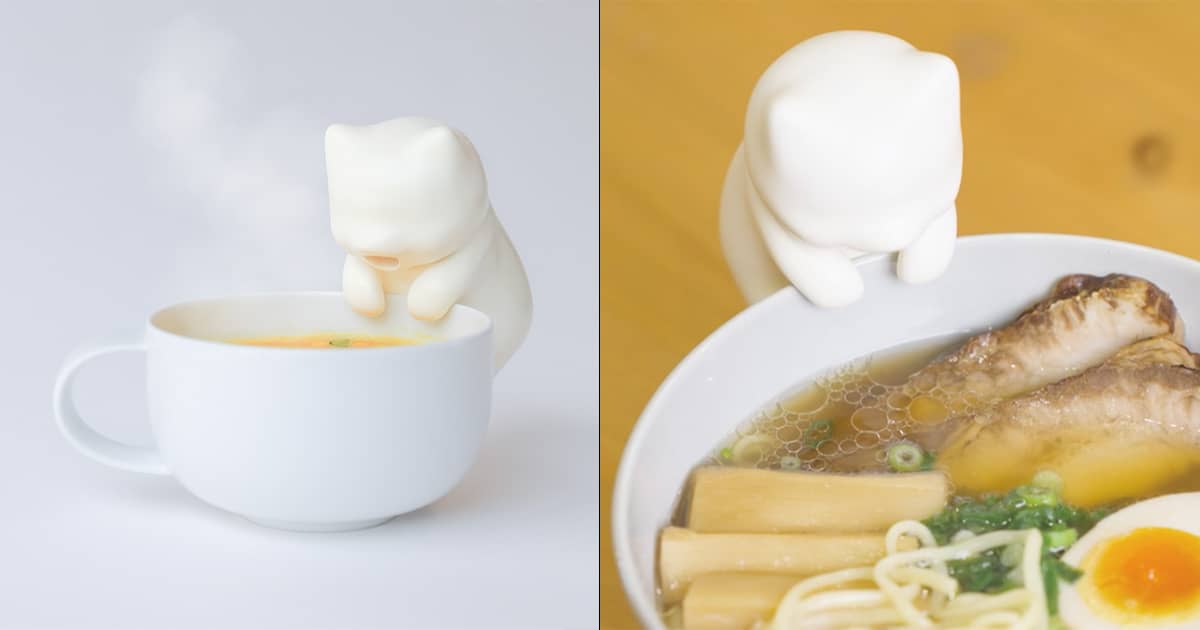 FuFu - Phát âm giống như khi bạn thổi khi dùng thức ăn nóng. Dù bạn đang nhâm nhi một ly sô cô la nóng hổi hay một bát phở hay mỳ tôm, ​​chú gấu nhỏ nhắn với chiếc quạt tích hợp này sẽ làm mát chỉ bằng những luồng hơi nhỏ.. Nékojita Fufu có thể đặt trên bất kỳ cốc hay bát nào để làm mát đồ uống hoặc súp của bạn, và trông nó thật dễ thương khi làm điều đó. Nó được bán online với giá khoảng 45 đô la.