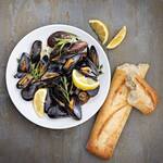 Cast Iron Seafood and Mussel Pot - Lid Holds Empty Shells