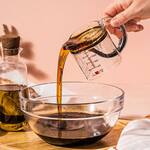 Dreamfarm UpCup - 4-in-1 Measuring Cup with Adjustable Squeegee Base
