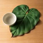 Faux Tropical Leaf Placemats and Table Runners