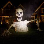 Giant Skeleton Groundbreaker Statue