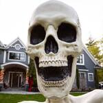 Giant Skeleton Groundbreaker Statue