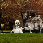 Giant Skeleton Groundbreaker Statue
