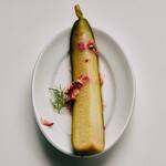 Pamela Anderson's Spicy Rose Dill Pickles