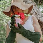Pamela Anderson's Spicy Rose Dill Pickles