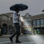 RainTorch Umbrella - Windproof Travel Umbrella with Pivoting Head Flashlight