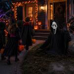 Scream Ghostface Waving Grave Breaker