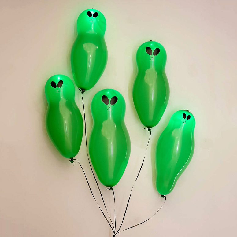Blinking Light-Up Alien Balloons