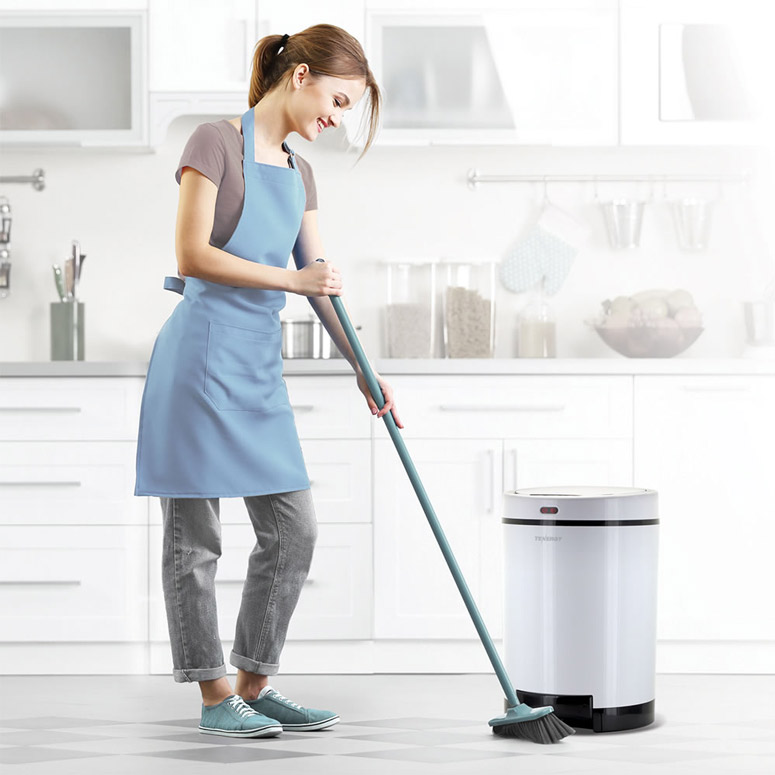 Debris Vacuuming Trash Can