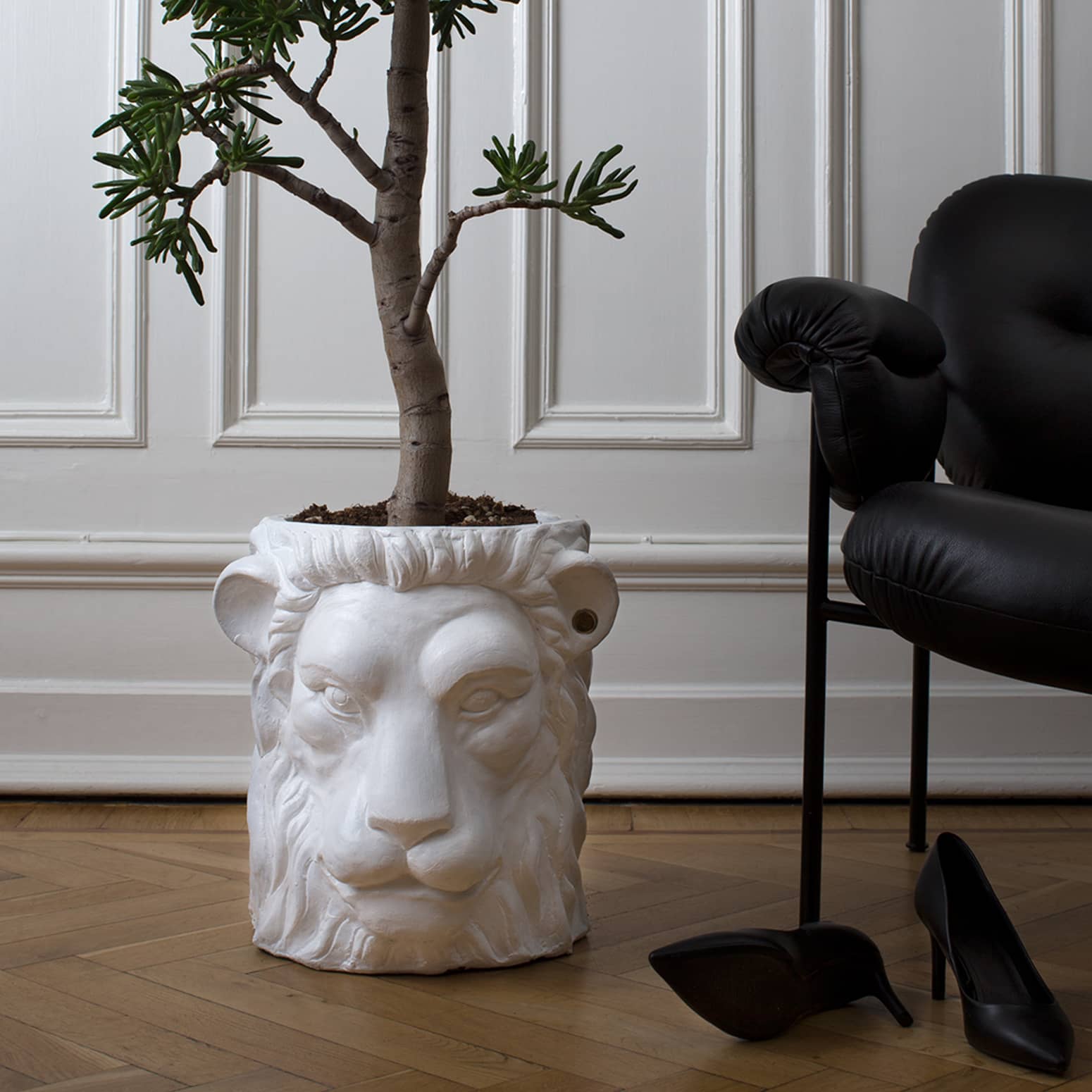 Majestic White Lion Planter Pot