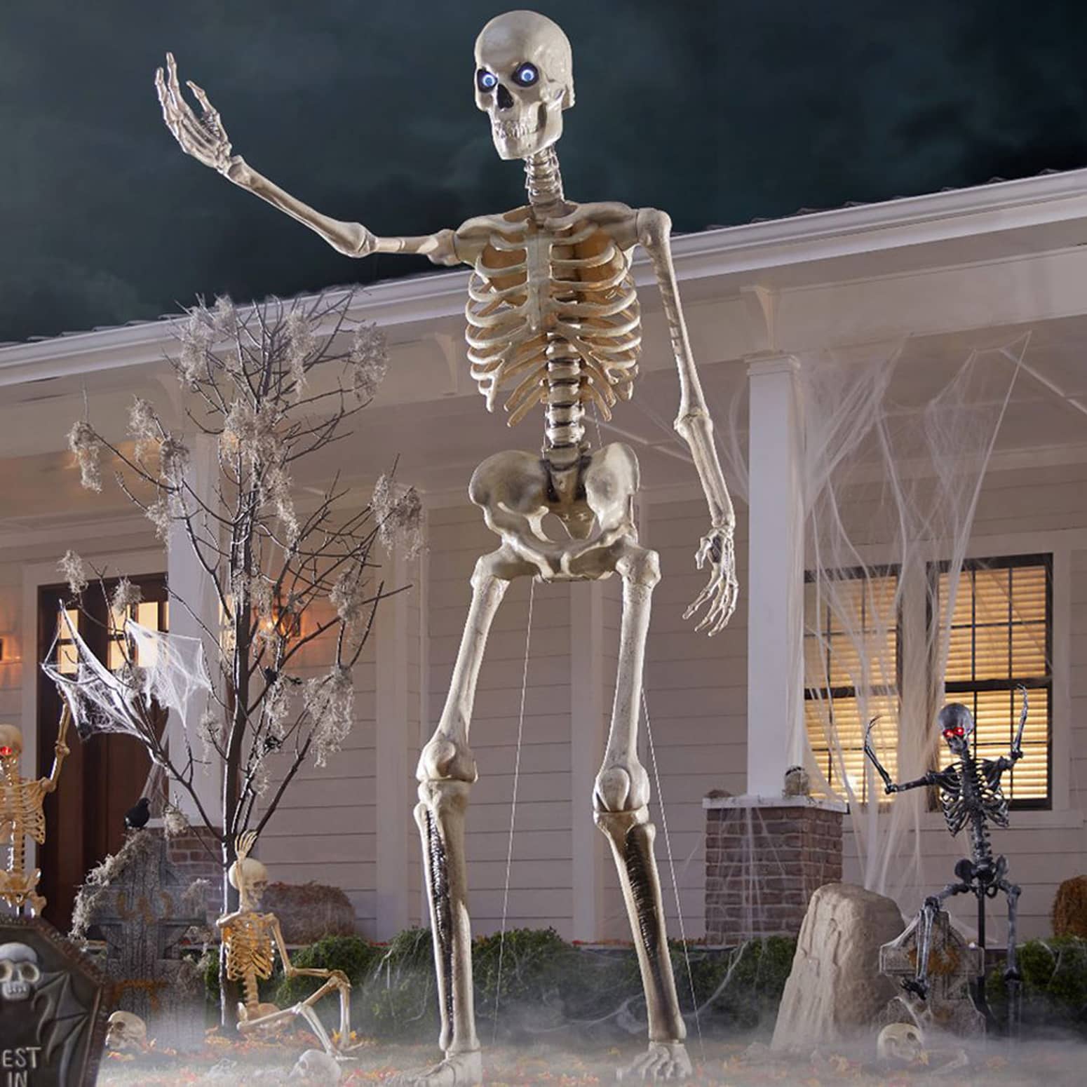 Terrifying 12 Foot Tall Giant Skeleton With Animated LCD Eyes